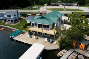 The Boathouse at Evans Lake